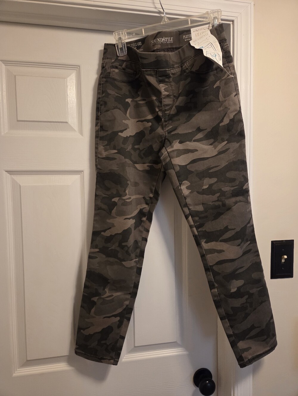 NWT Camo Print Stretch Pants - Olive Green Size Medium